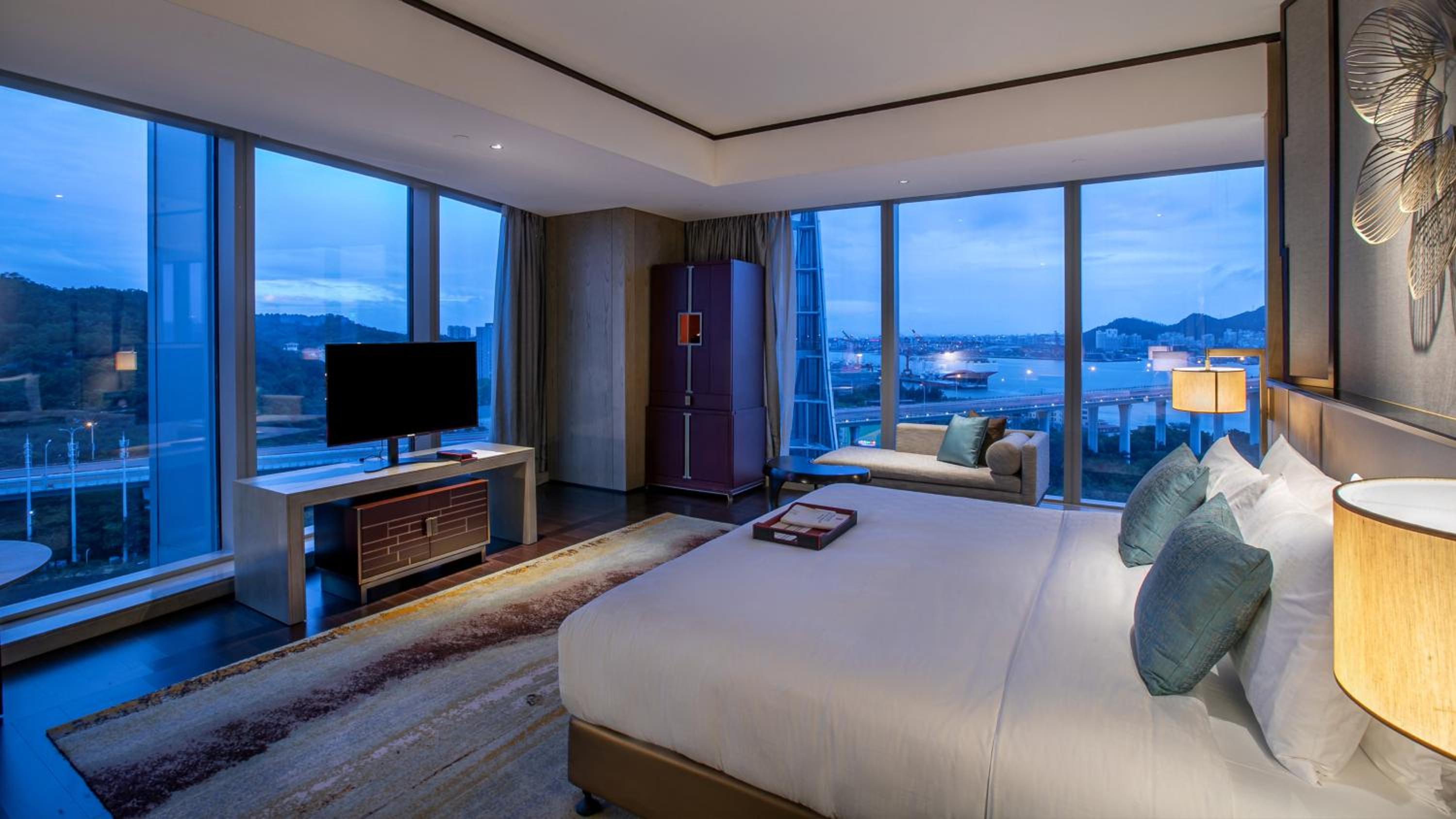 Premium, King Bed, Bridge View