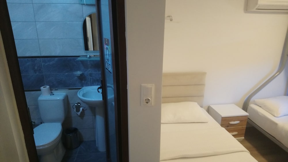 Ena Serenity Boutique Hotel 71/73