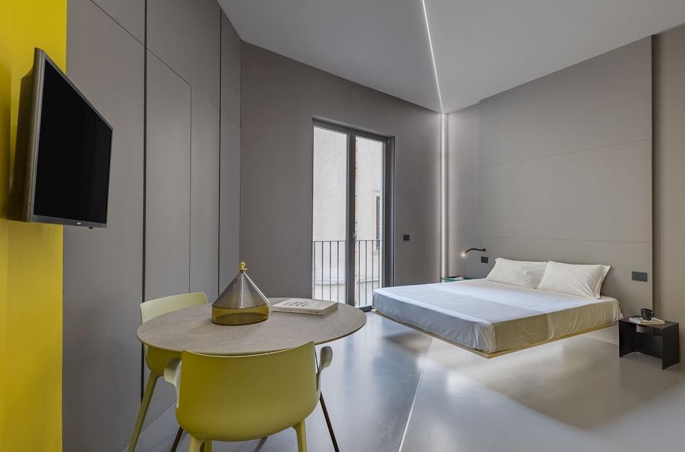 Five Place Design Suite & Apartments 26/58