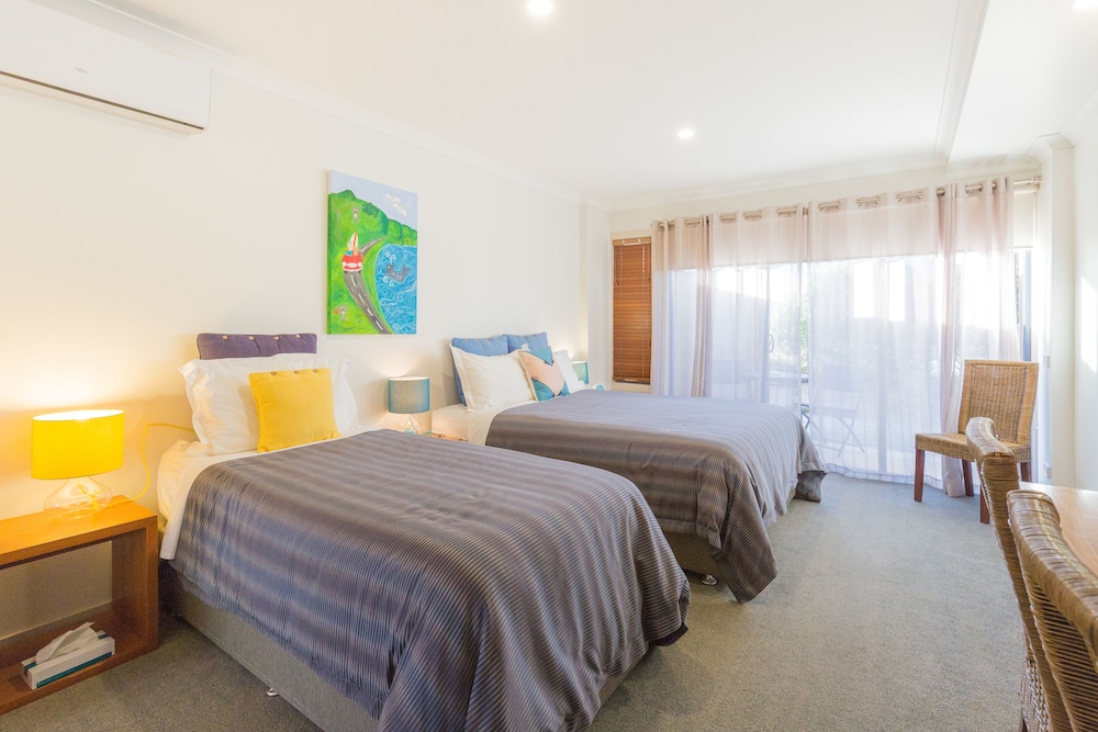 Sandpiper Motel 14/50