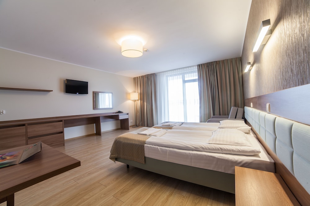 ROOM, TWIN BEDS, WITH EXTRA BED