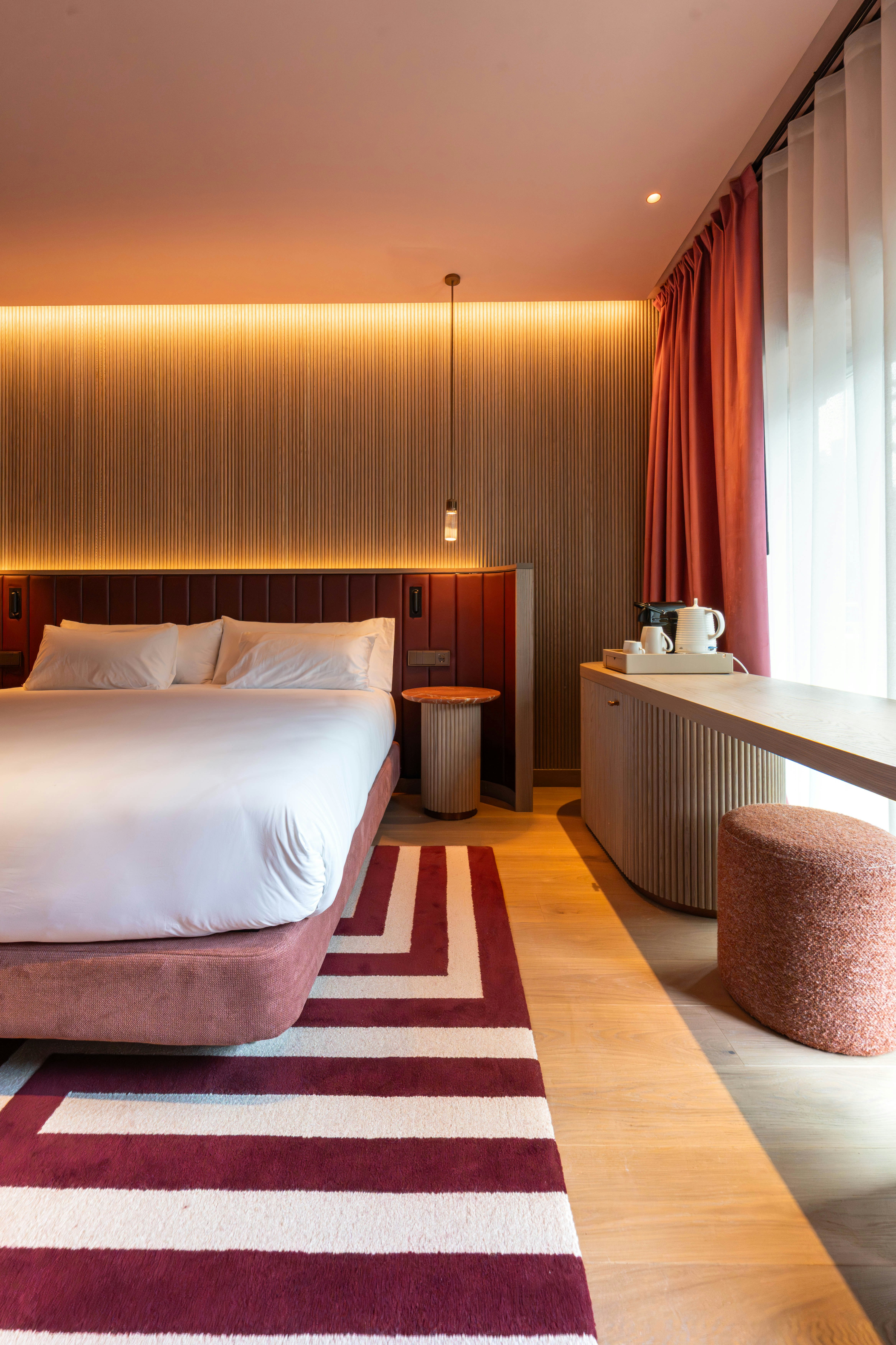 Suite, King Bed, Front Building