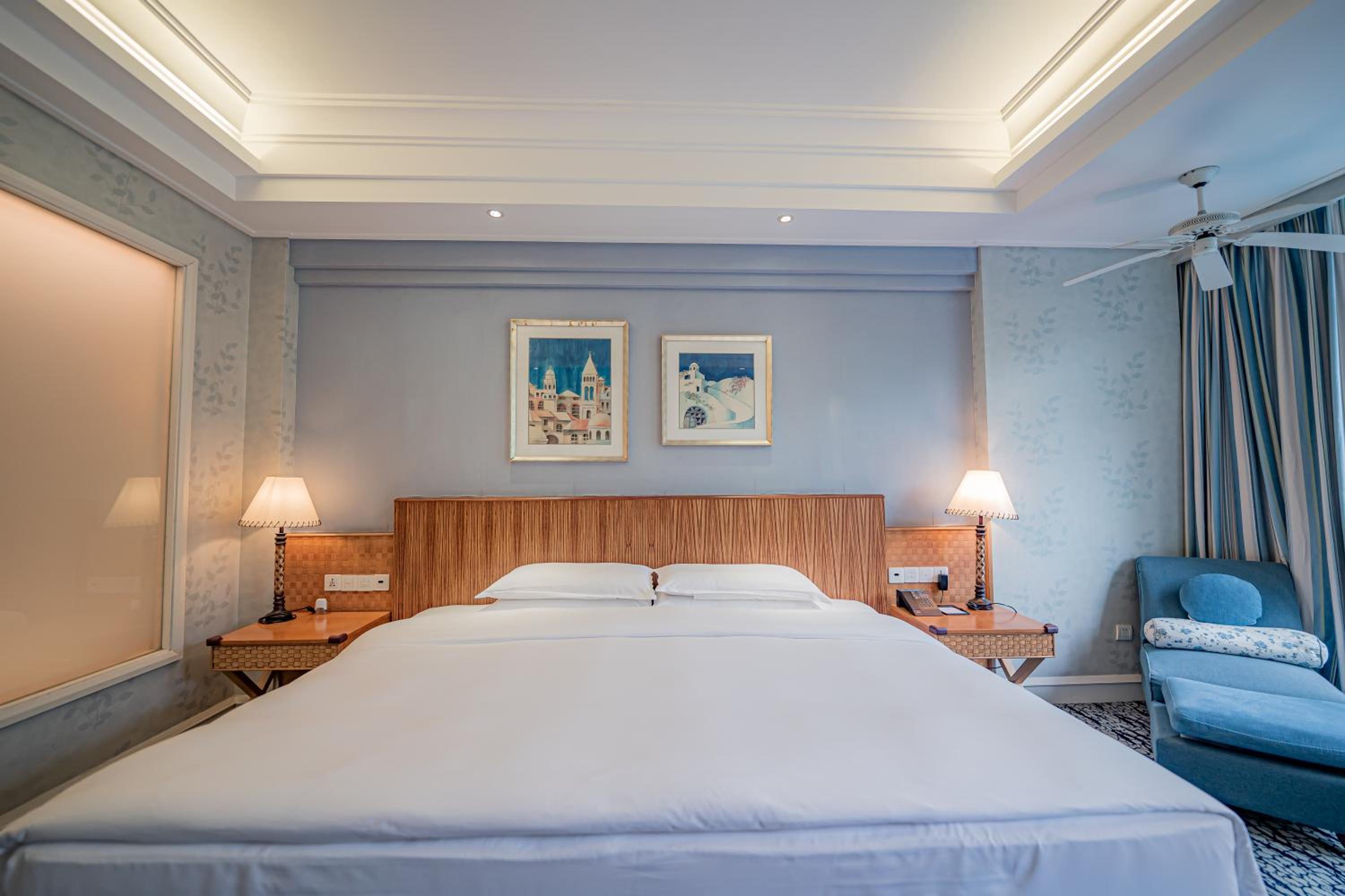 Superior, King Bed, Pool Side