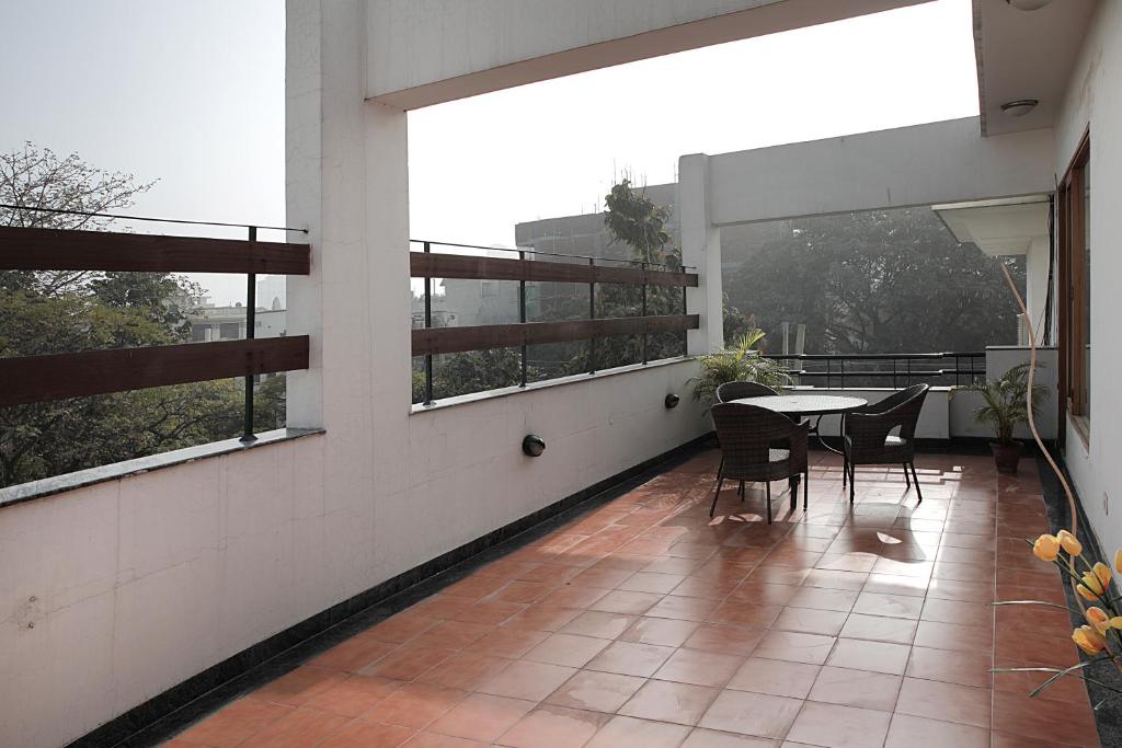 Ahuja Residency Cyber City I 10/27