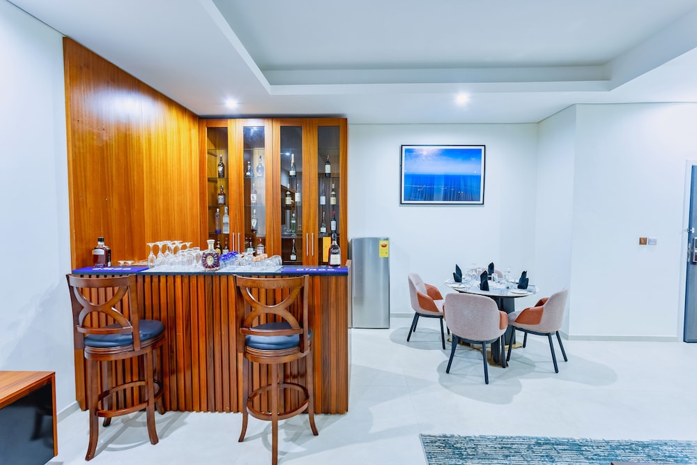 Alisa Hotel Tema 17/20