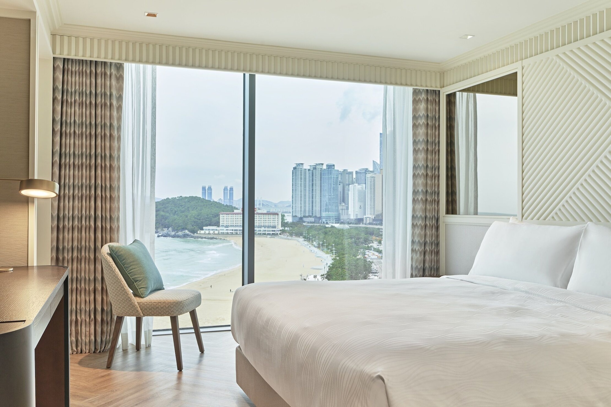 EXECUTIVE, SUITE