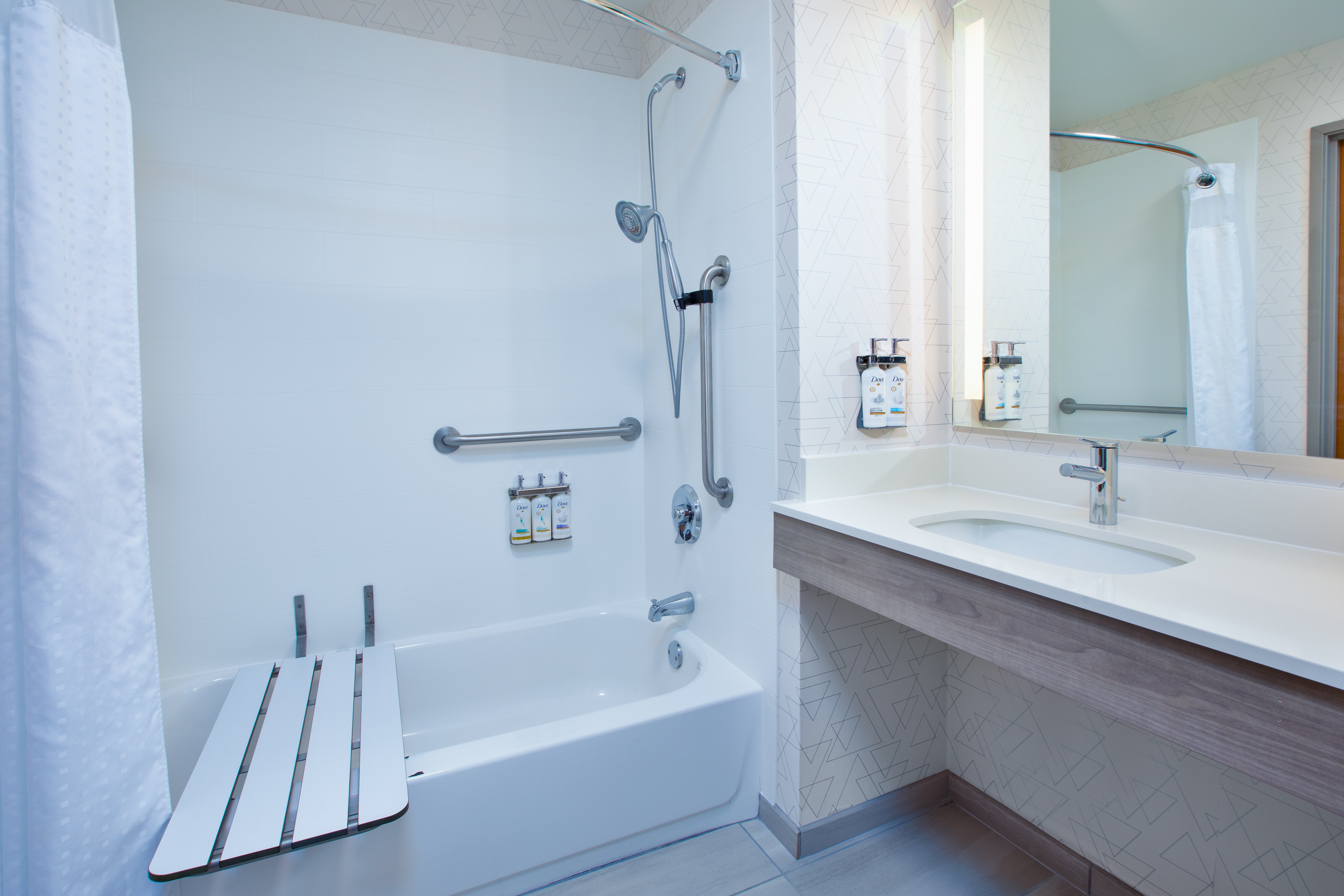 Room, King Bed, Accessible, Holiday Inn Express Hotel And Suites Buffalo 5/6