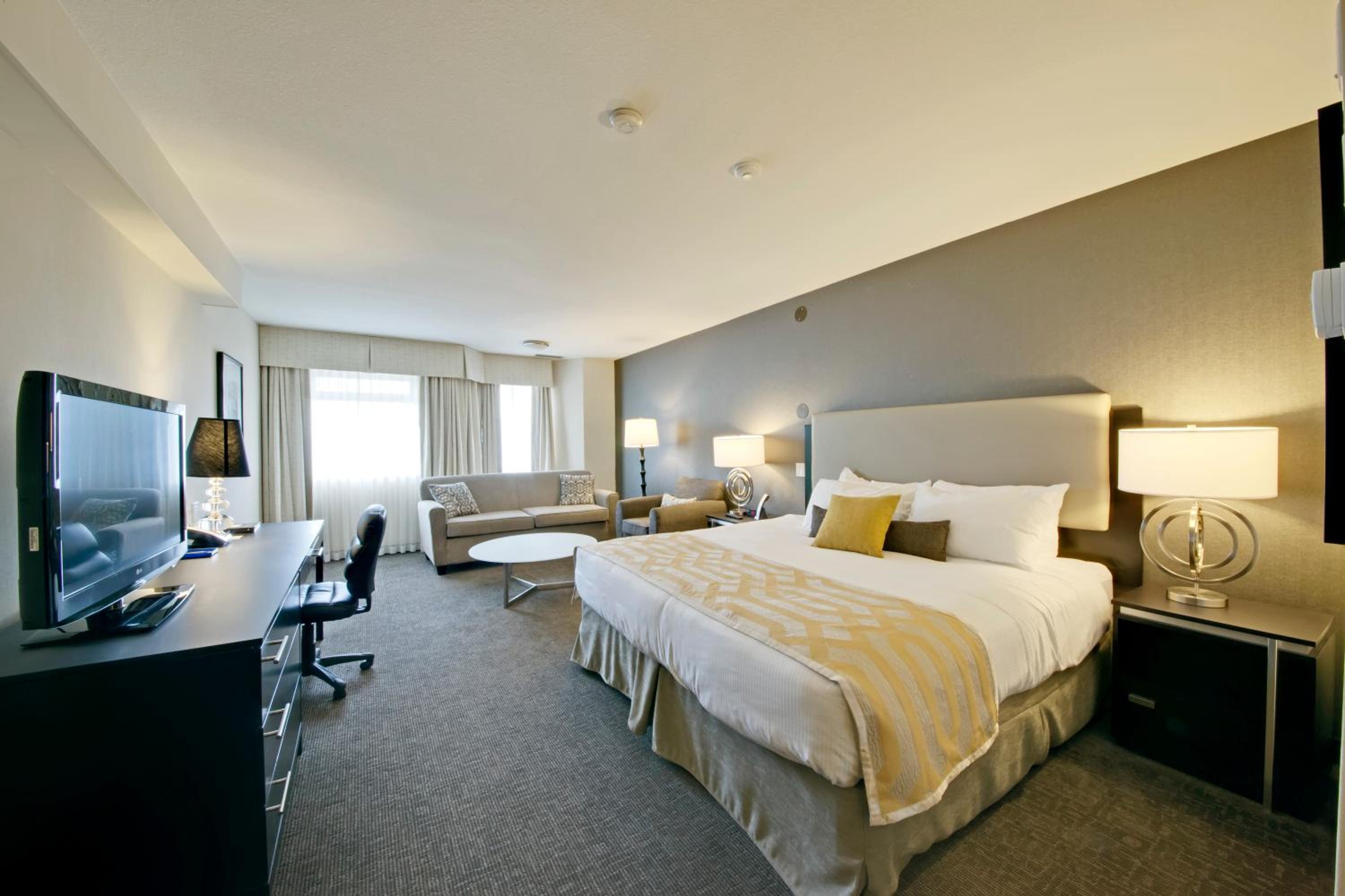 Coast, King Bed, Valley View