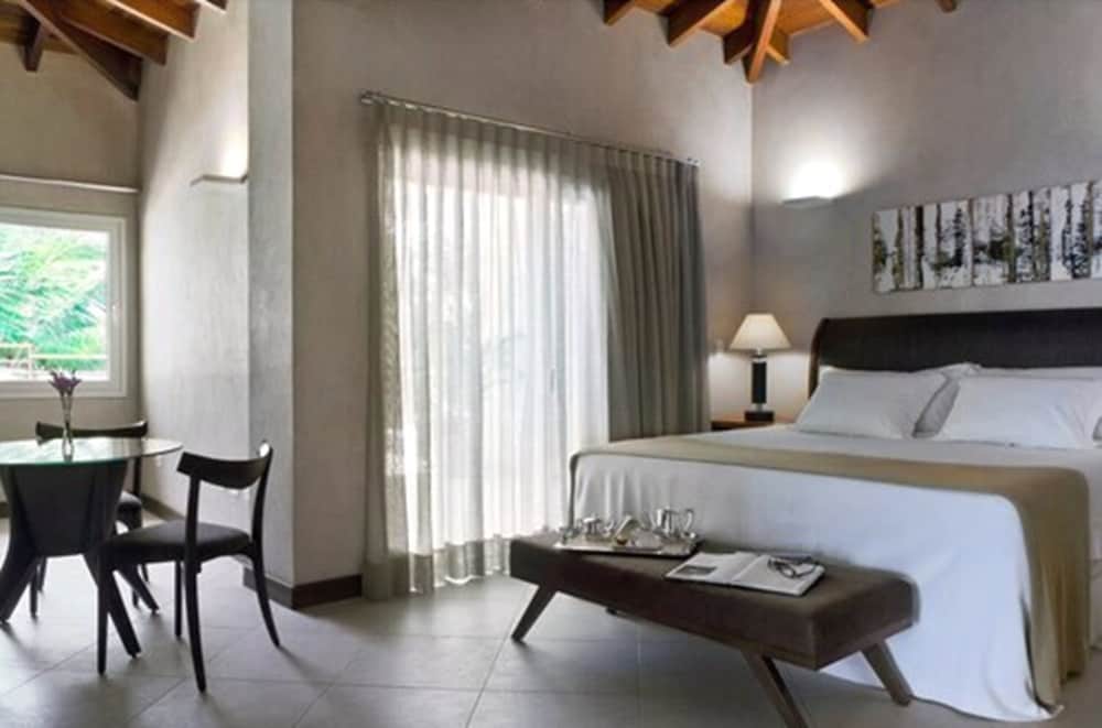 Abayomi Hotel 6/48