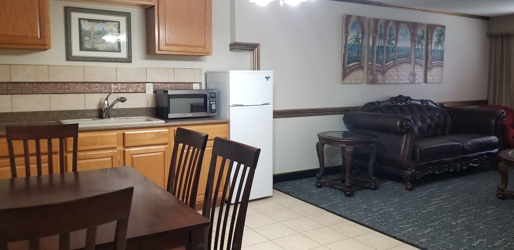 Baymont By Wyndham Des Moines North 27/41
