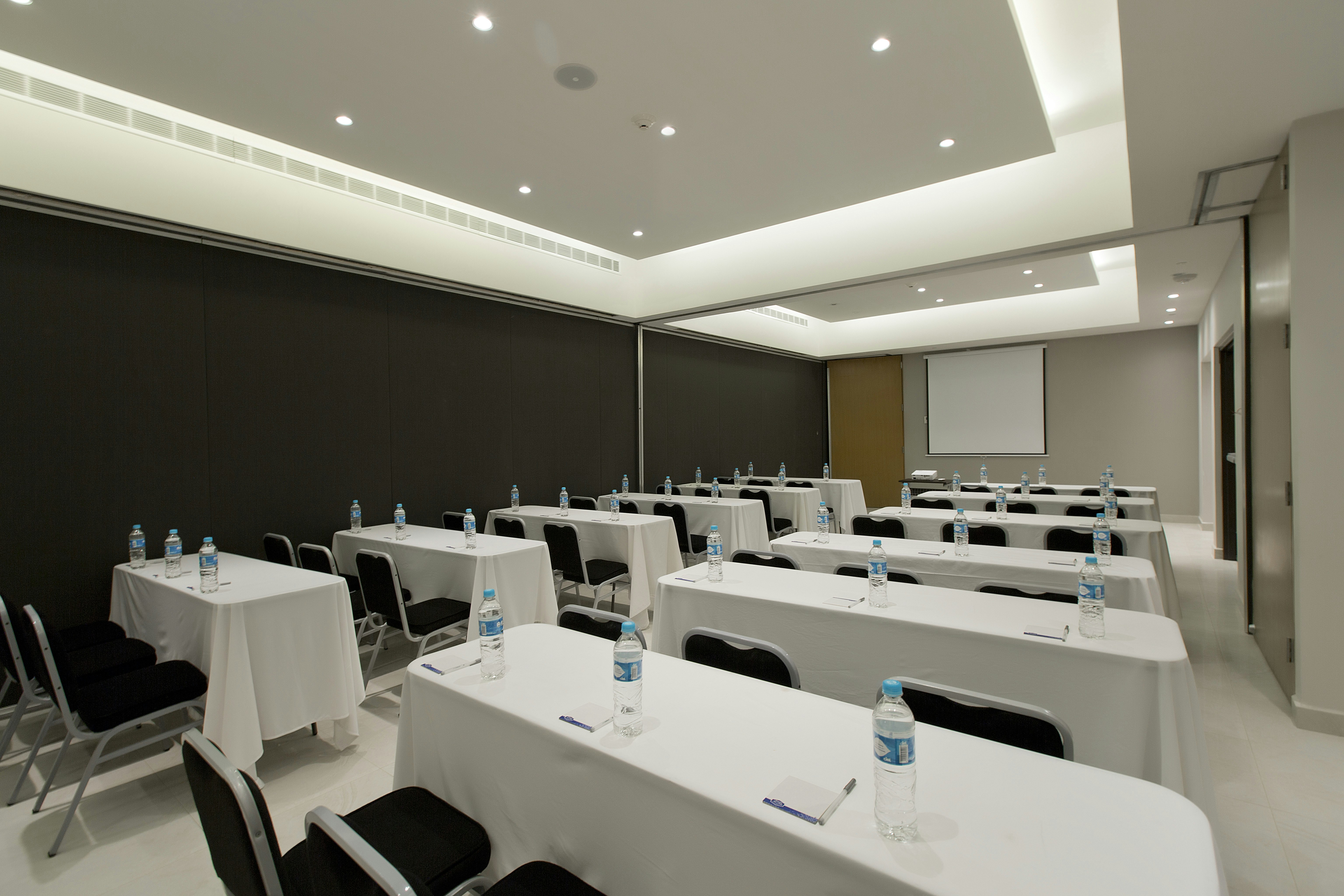 Hampton Inn & Suites by Hilton Paraiso 12/14