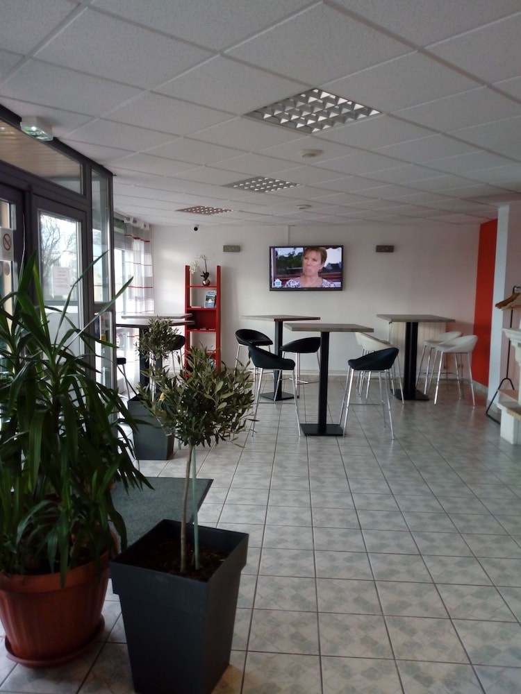 HOTEL LA HAIE DES VIGNES 37/68