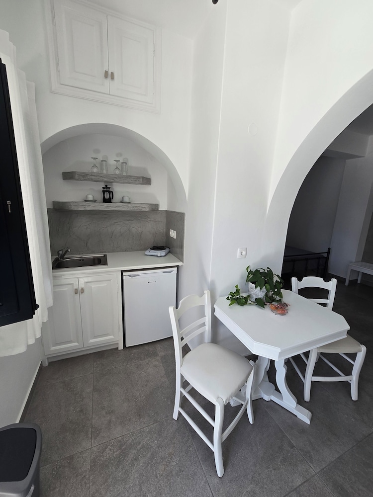 Anthonas Apartments 15/35