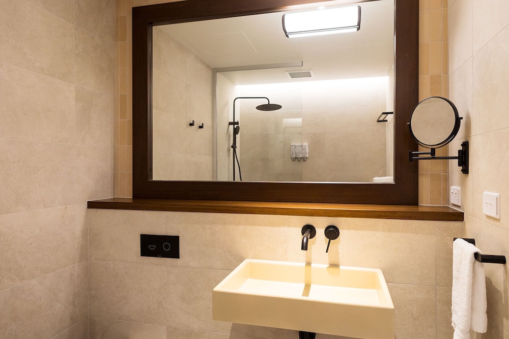 Thurgoona Country Club Resort 54/56