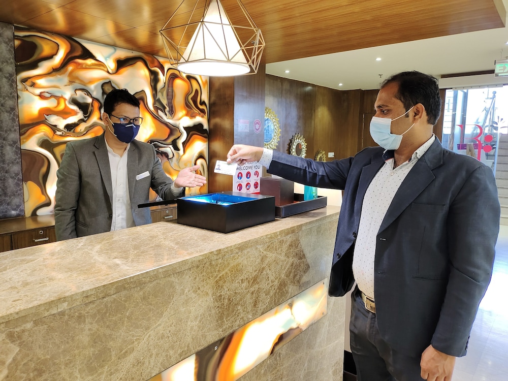 Regenta Central Noida 6/44