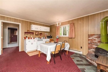 Covered Bridge River View Lodge 8/11