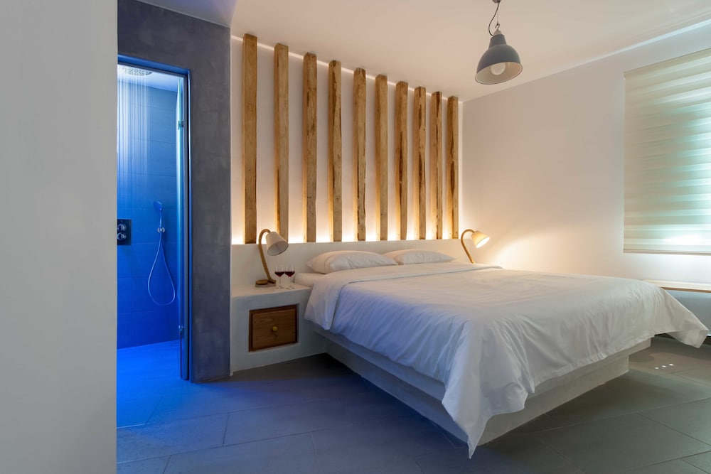 Neptune Luxury Spa Suites 30/72