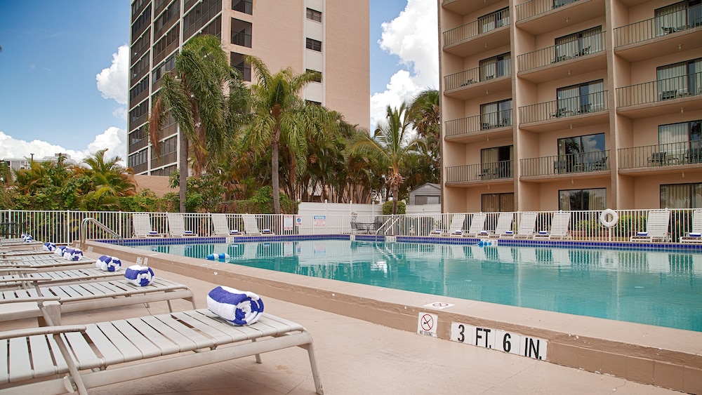 Best Western Fort Myers Waterfront 26/28