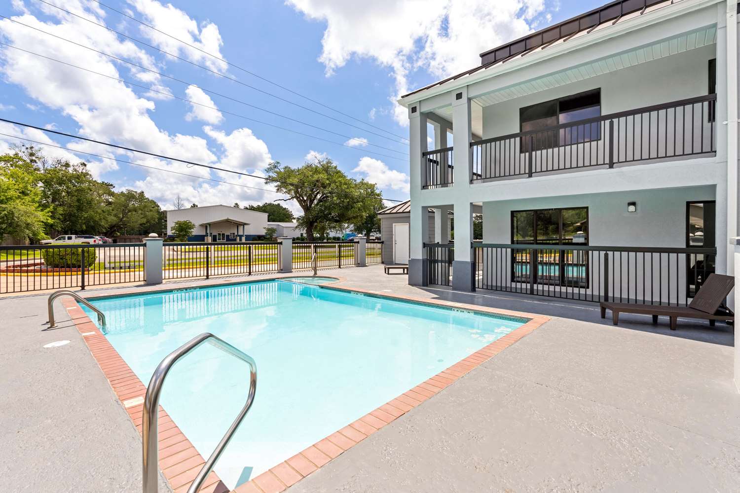 Econo Lodge Inn & Suites Ocean Springs - Biloxi 2/21