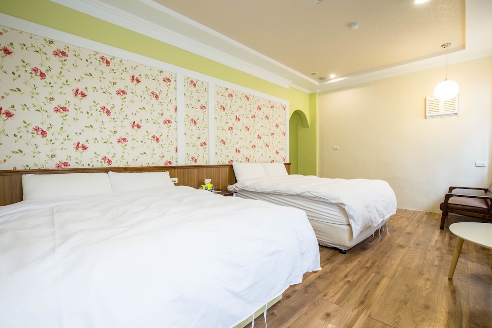 N. Castle Hotel 13/41