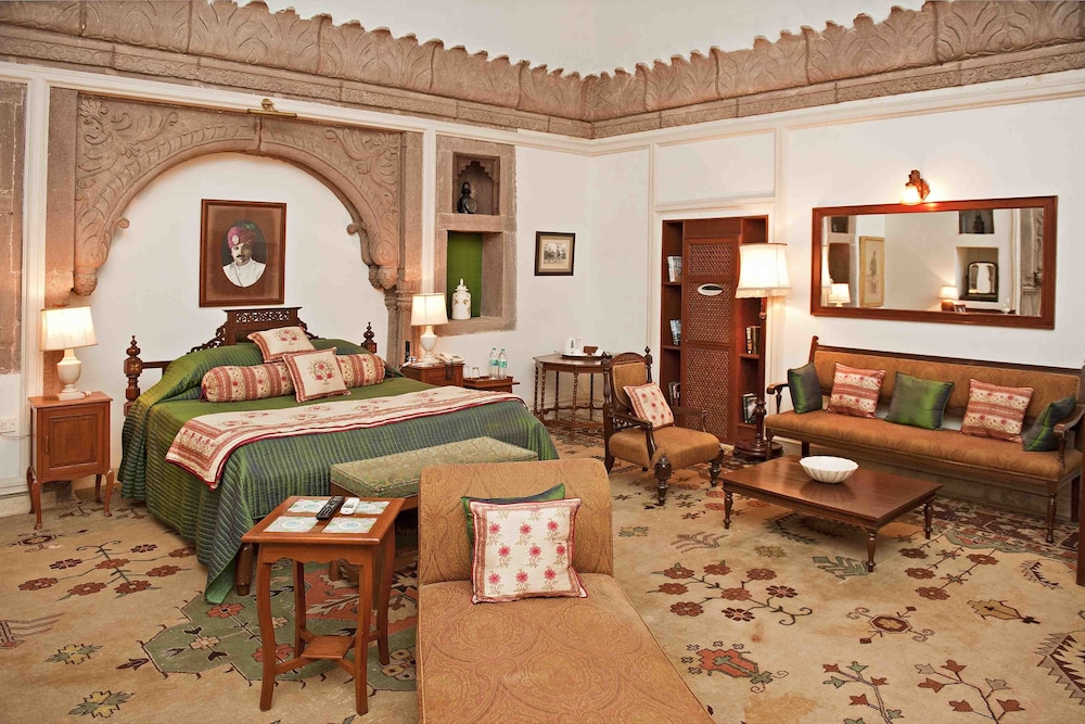 WelcomHeritage Bal Samand Lake Palace 20/47