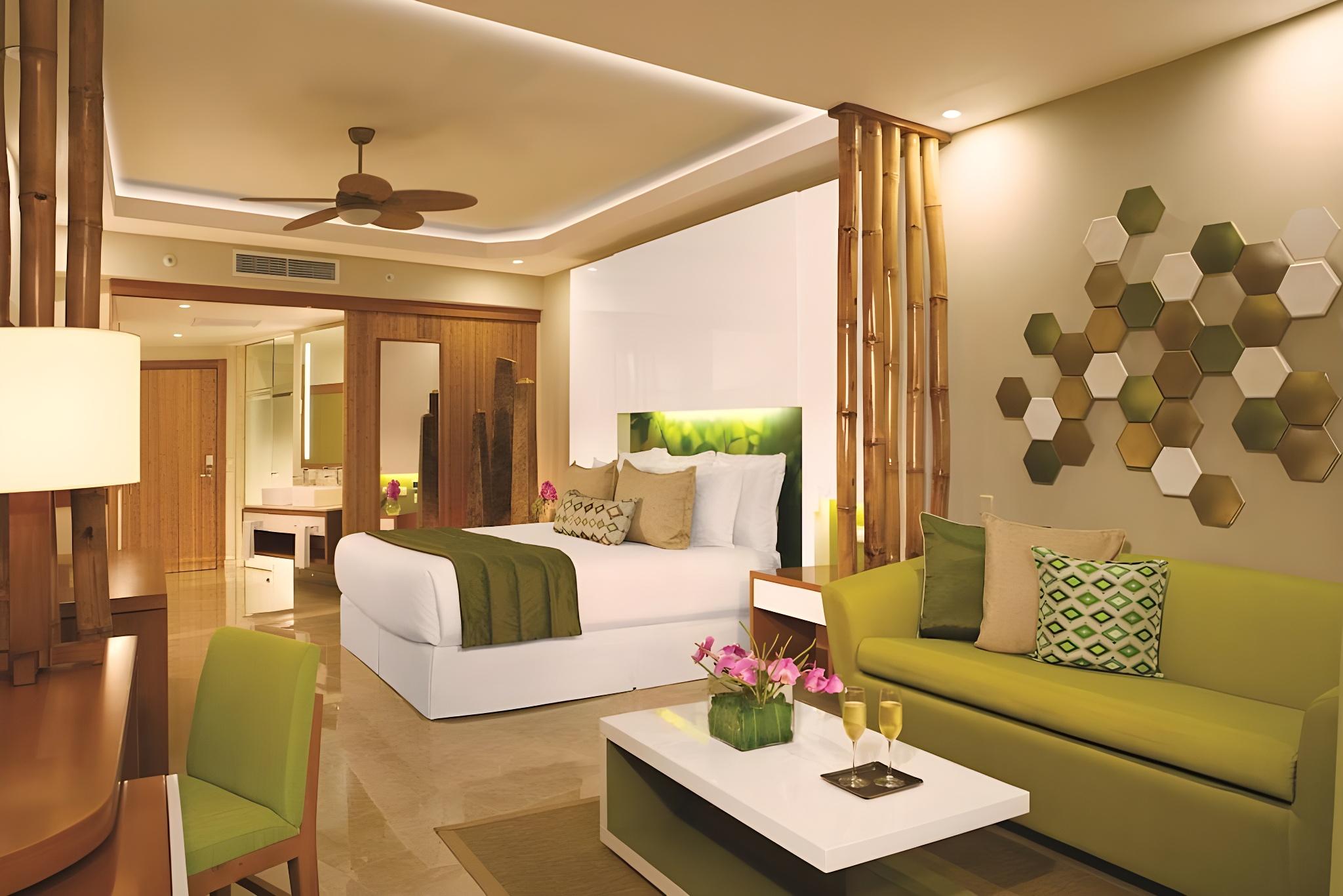 Concierge, Vip, Junior, King Bed, Partial Ocean View