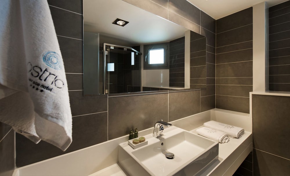 Ostria Sea Side Hotel 42/43