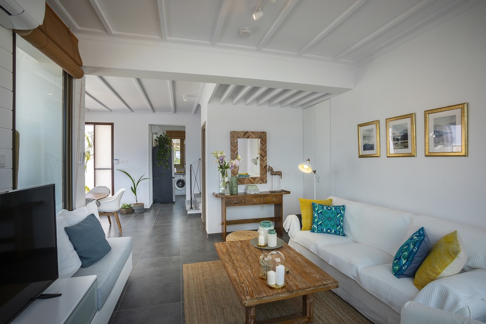 Chris Le Mare Luxury Villa 21/37