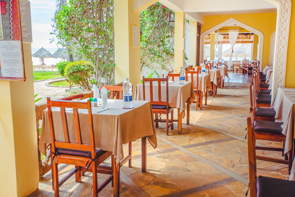 AHG Waridi Beach Resort & Spa 32/47