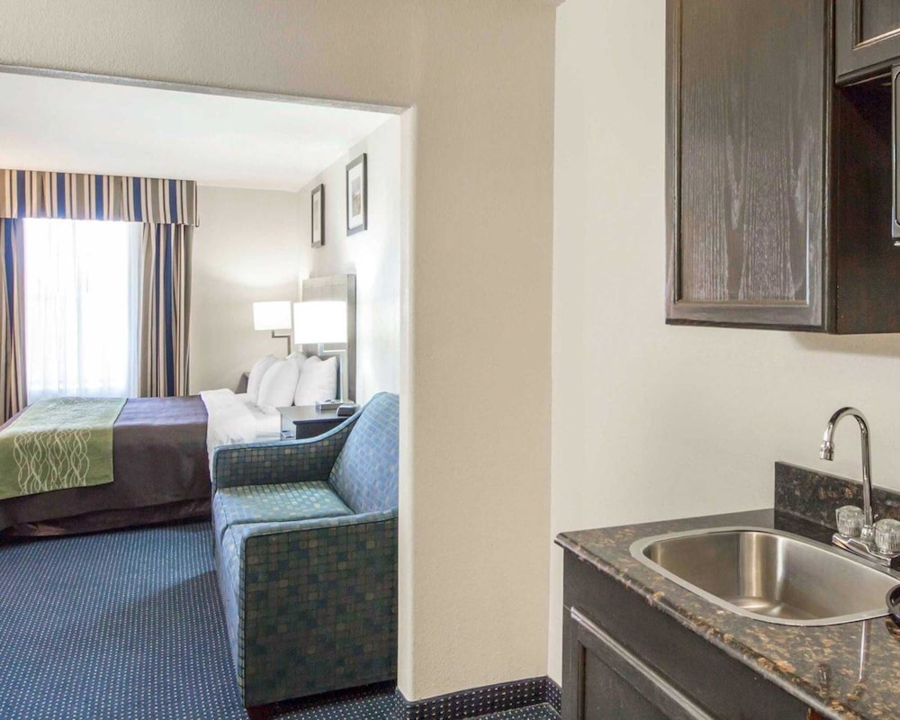 Quality Inn Tulsa-Downtown West 25/27