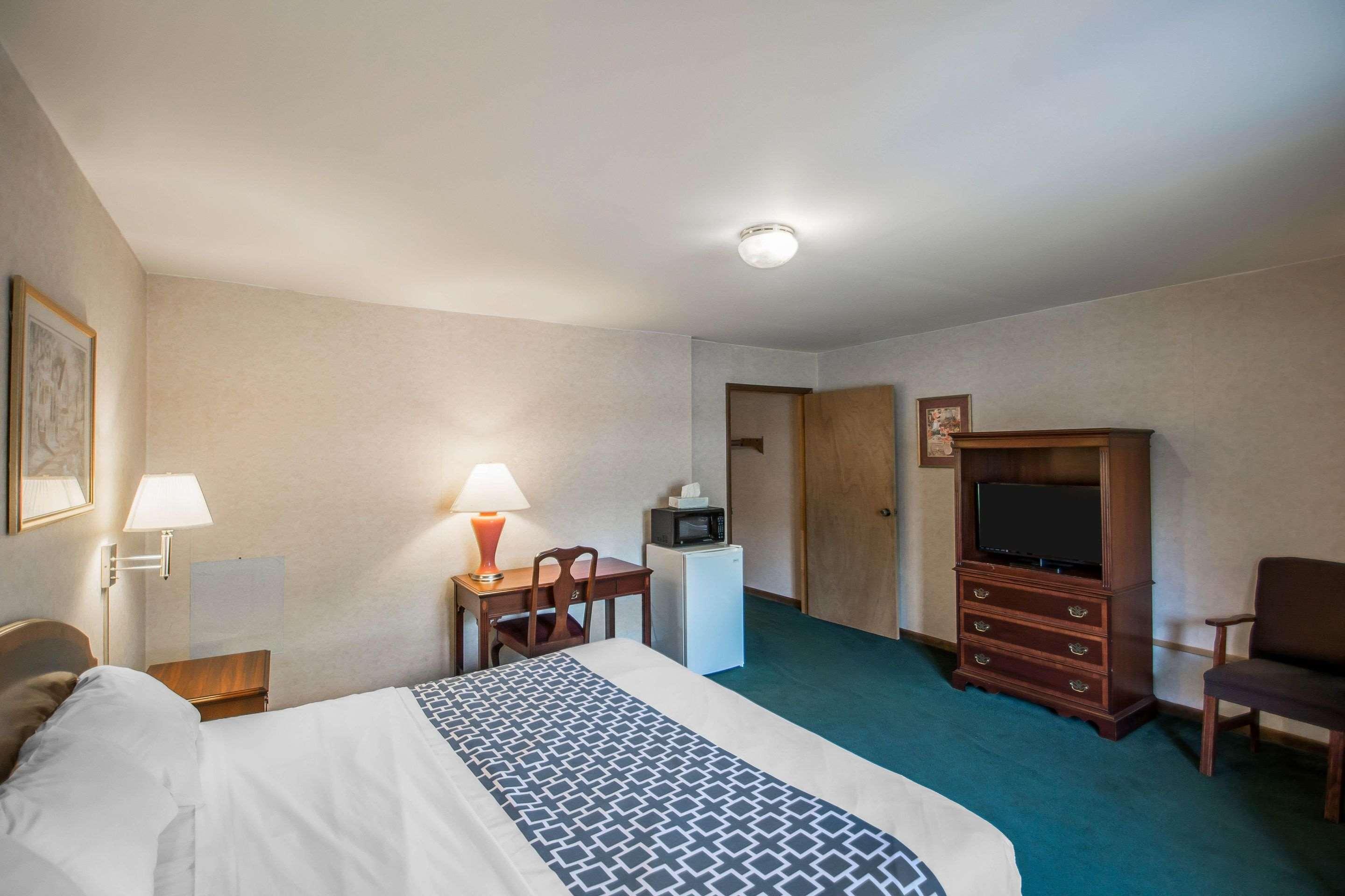 غرفة بسرير كينج، Econo Lodge Hornell 2/6