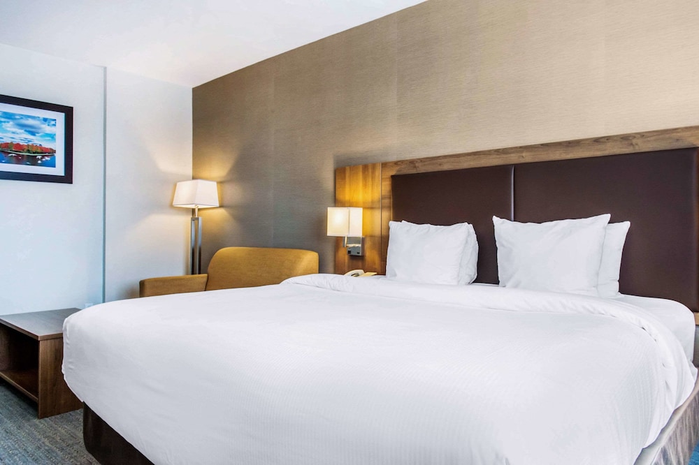 Quality Hotel Dorval Aeroport 10/59