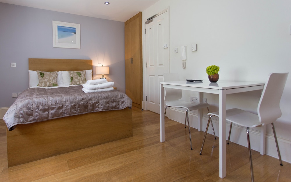 Semi Basement, Studio, Double Bed