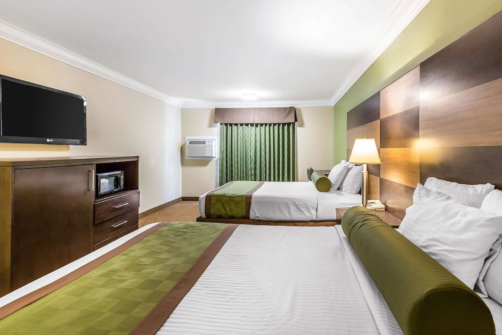 Rodeway Inn & Suites Canyon Lake Menifee West 40/62