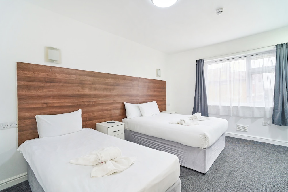 ROOM, TWIN BEDS