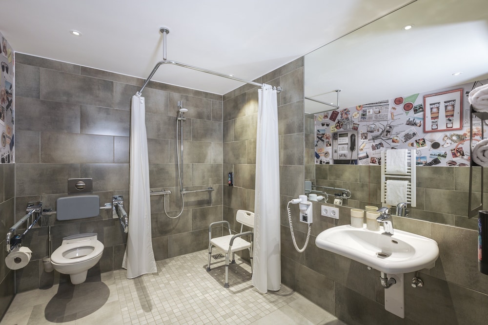 Holiday Inn - the niu, Coin Frankfurt Ostend by IHG 8/56
