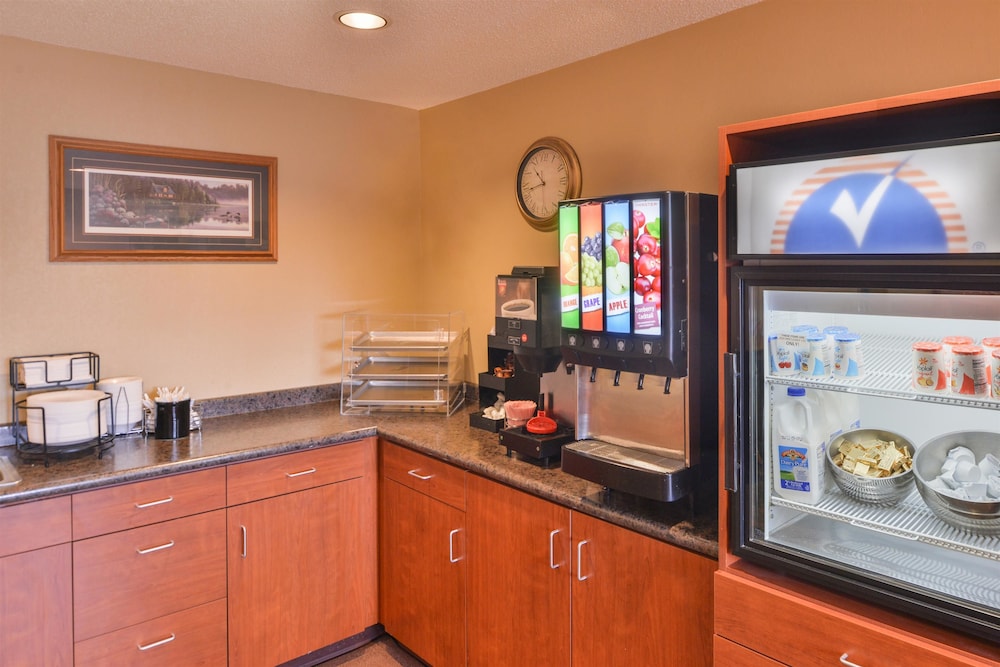 Americas Best Value Inn & Suites International Falls 19/23
