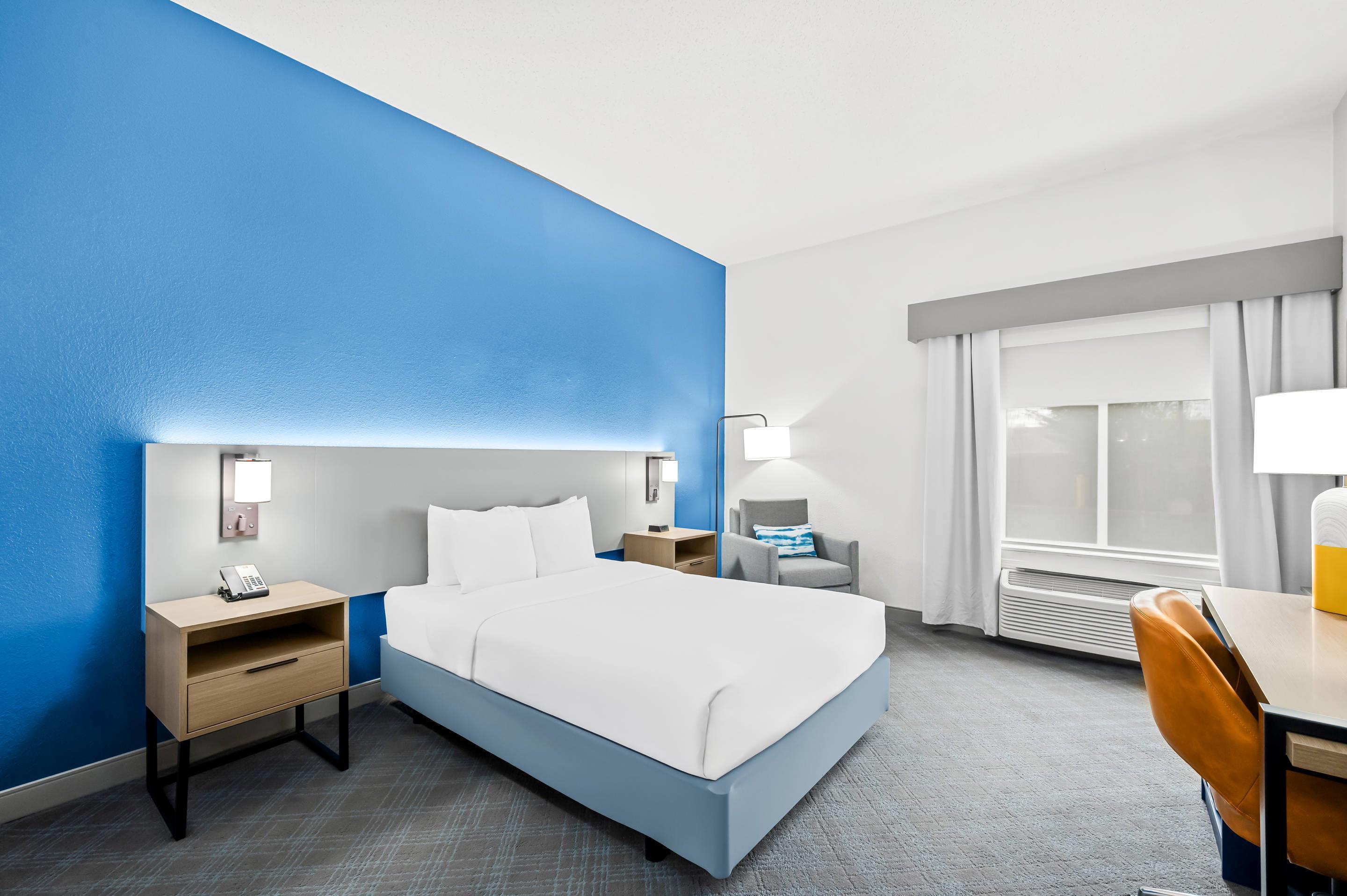 ROOM, DOUBLE BED