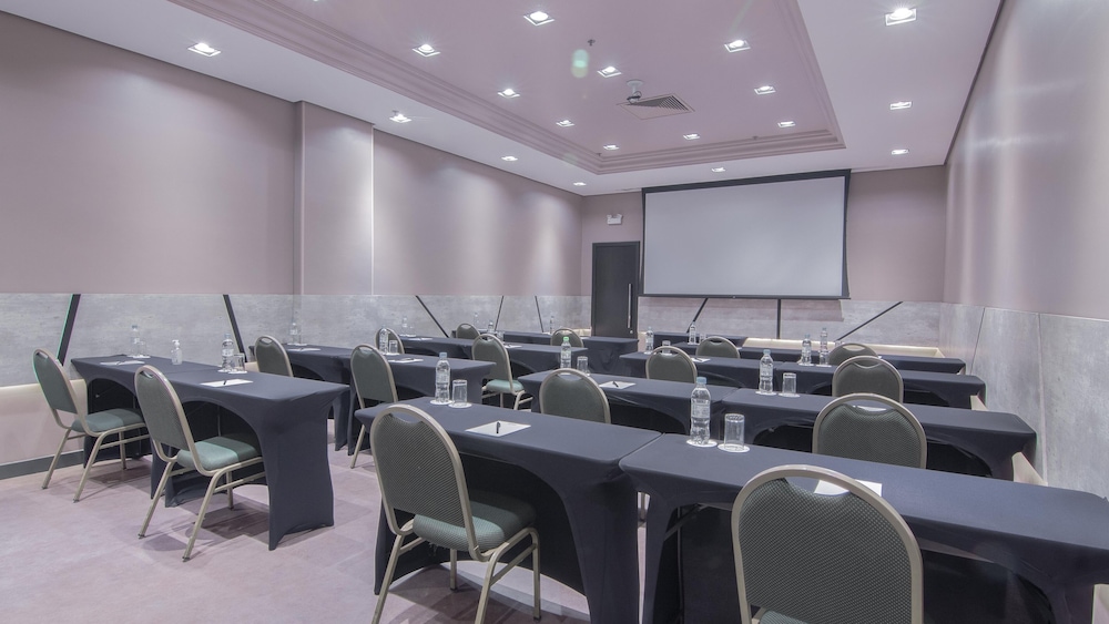 Hotel Deville Prime Porto Alegre 36/50