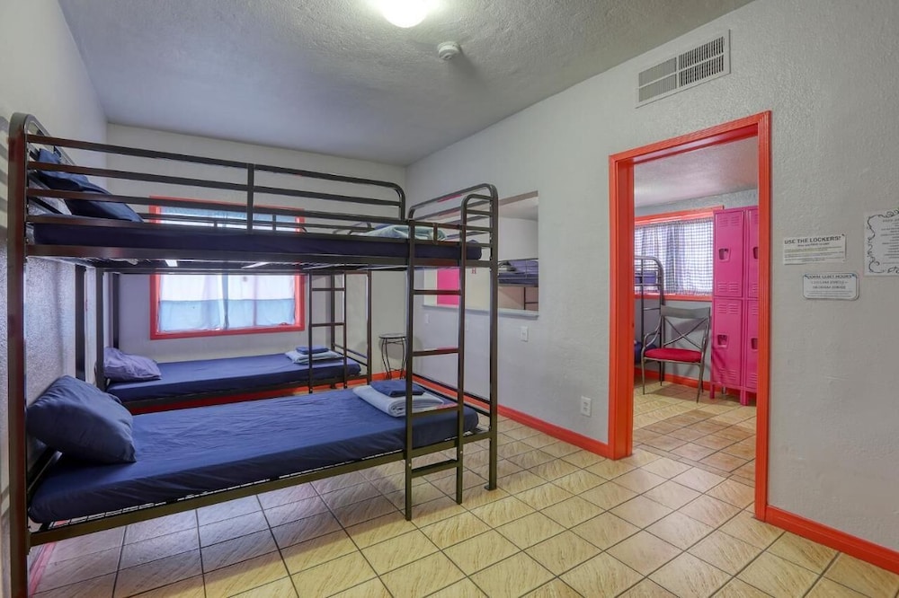 Sin City Hostel 12/50