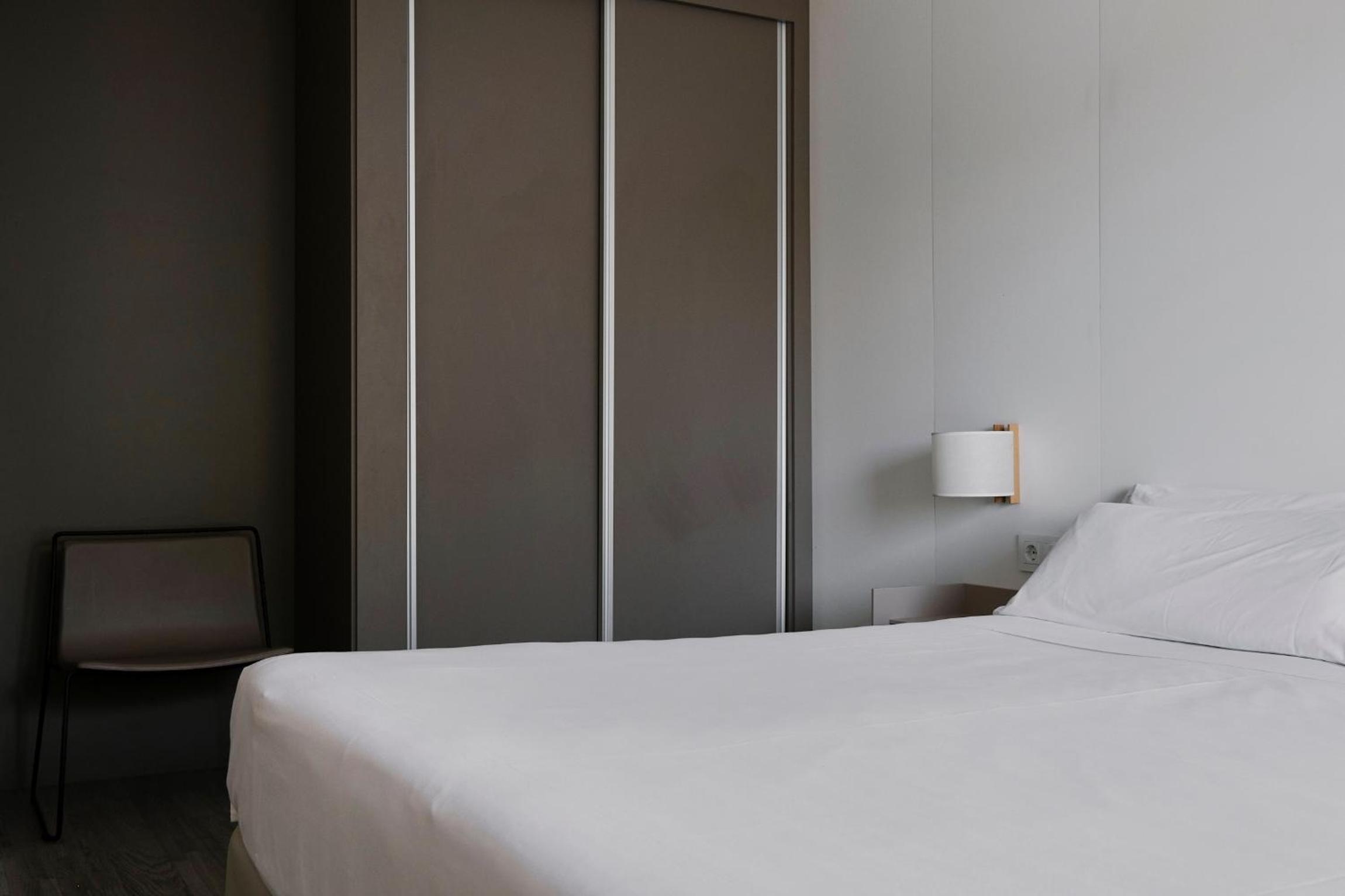ROOM, DOUBLE BED