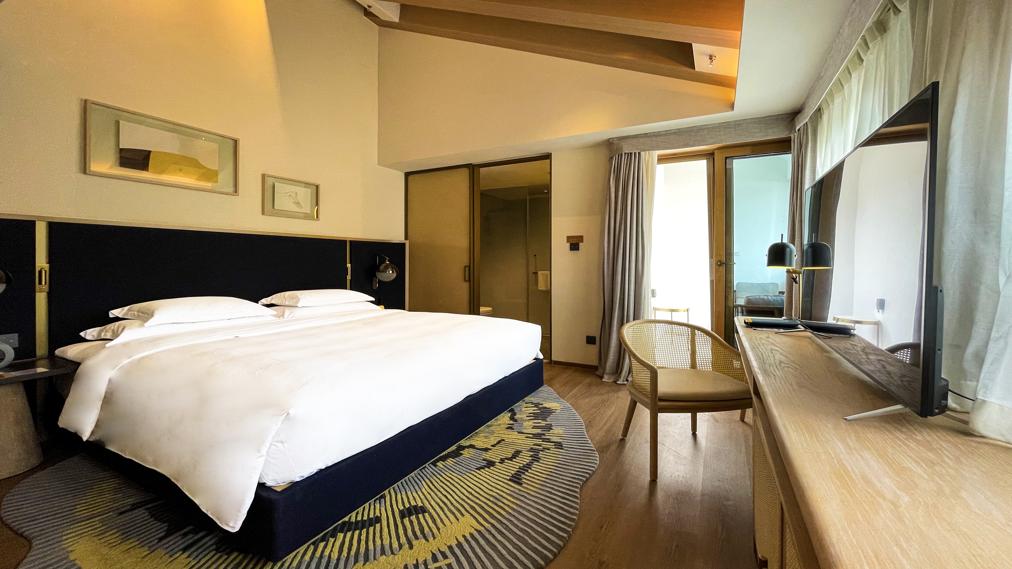 3 Bedrooms, Suite, Kitchen