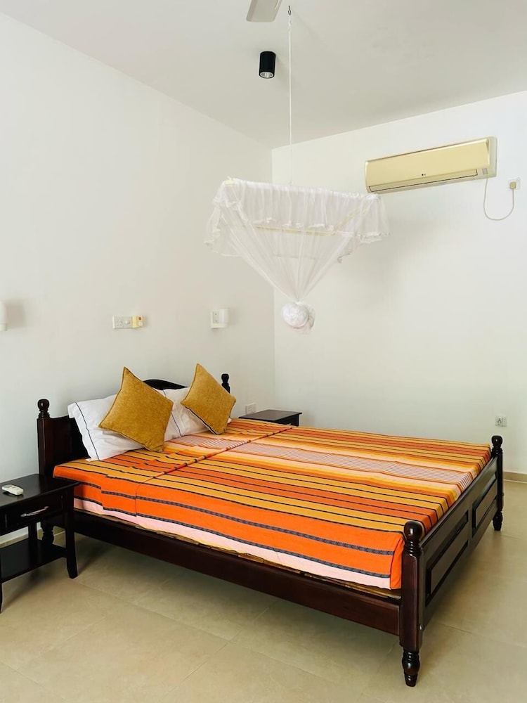 Traum Villa Bentota 5/50