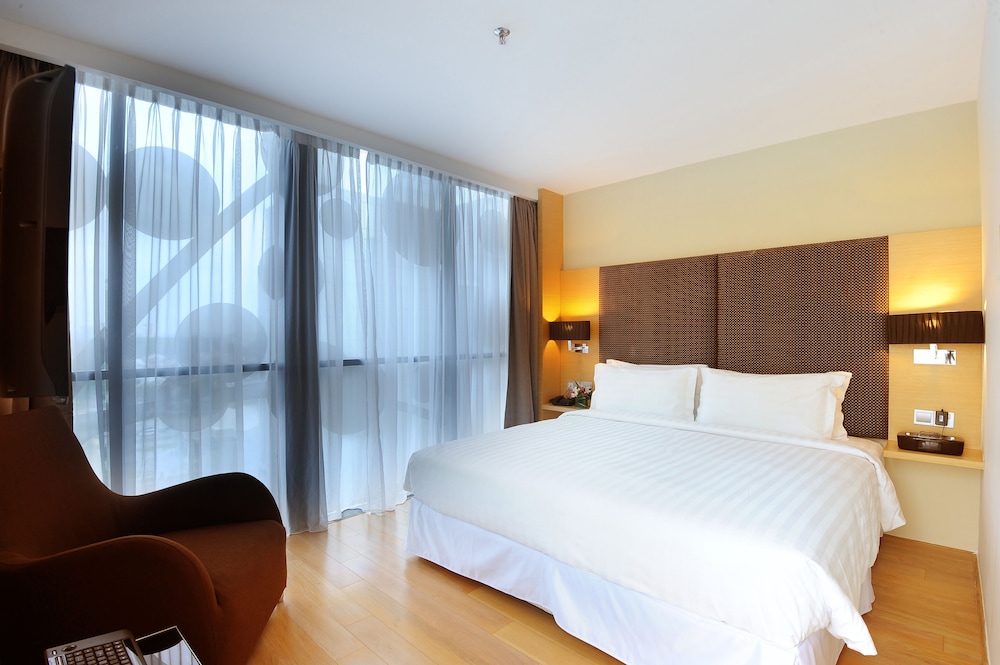 Sunday Hotel Subang Formerly Empire Hotel 31/67