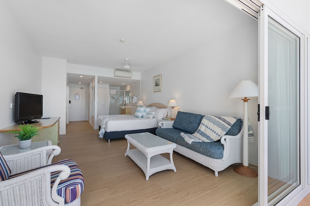 Coral Sea Marina Resort 67/87