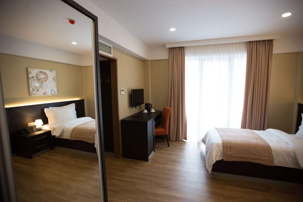 Sephia Hotel 24/44