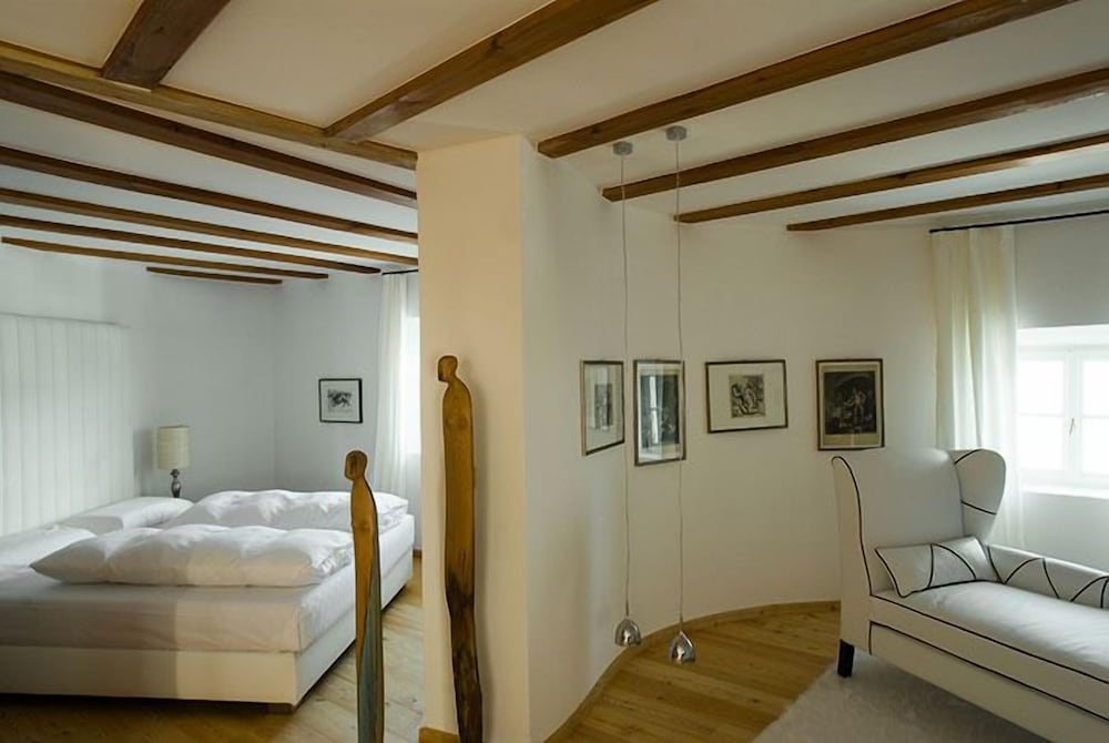 DELUXE, DOUBLE BED