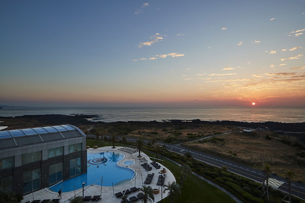 Haevichi Hotel and Resort Jeju 63/65