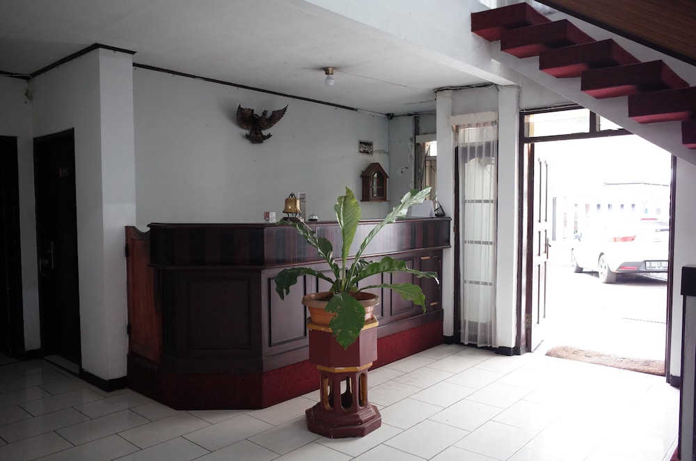 RedDoorz near Alun-alun Kota Sukabumi 4/17