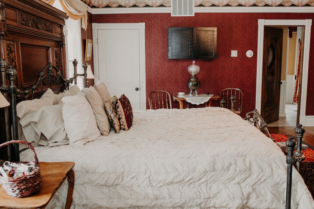 Signature, Suite, House, King Bed